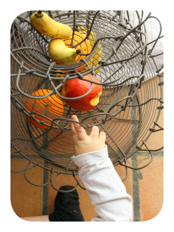 alimentation autonome d'un bébé de 7 mois © Myzotte